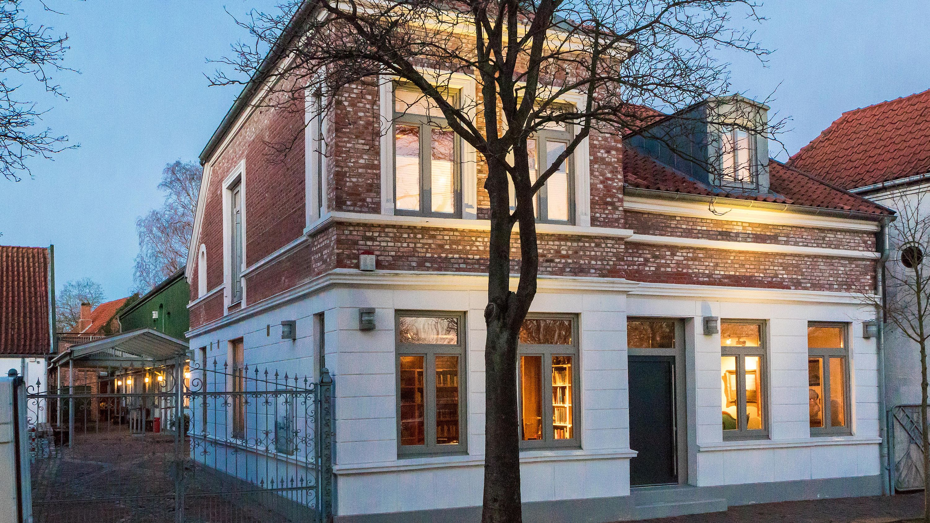 Ansicht des Stade-Hauses von der Straße aus